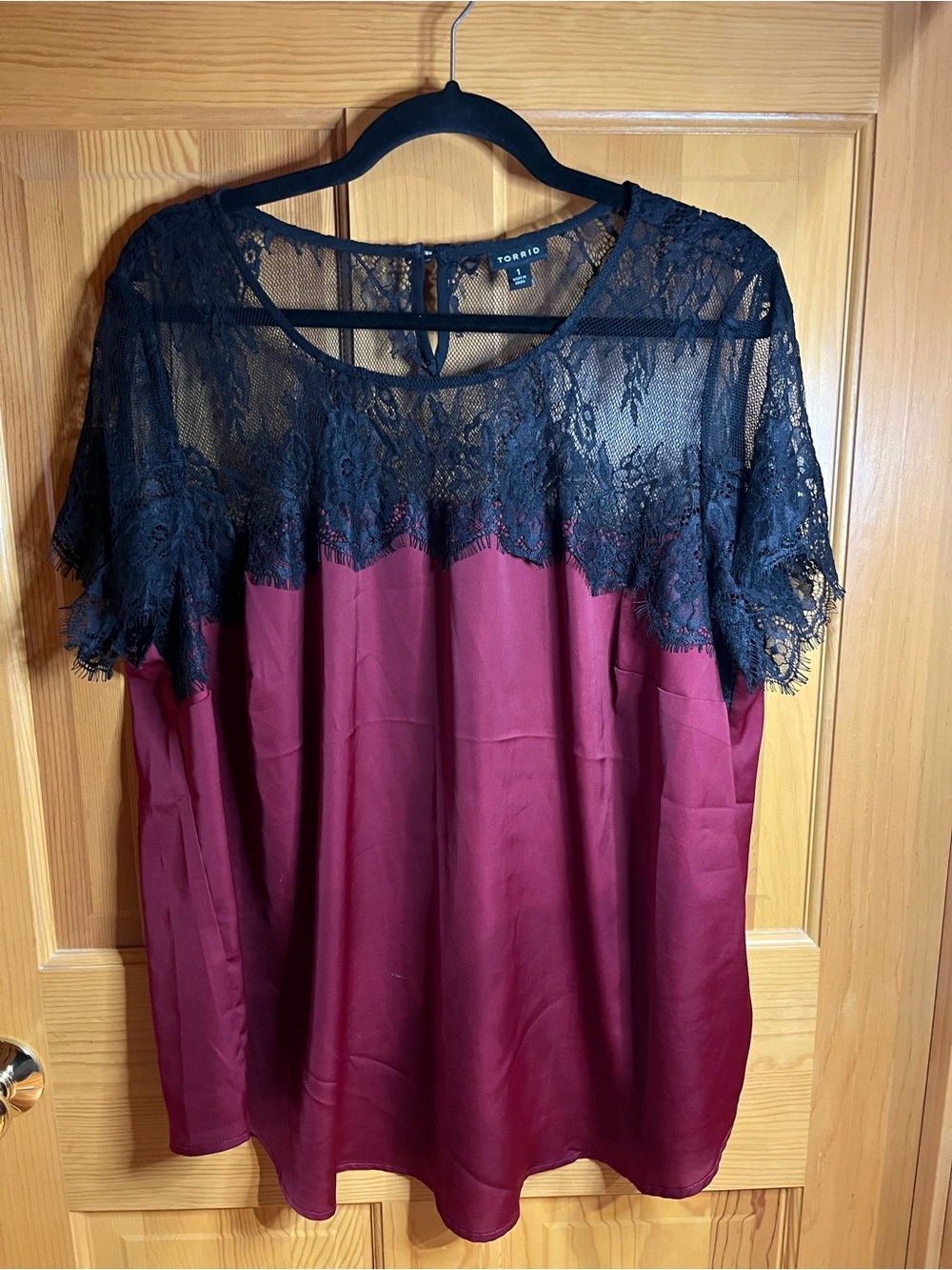 torrid Black Lace Yoke Burgundy Short Sleeve Blouse